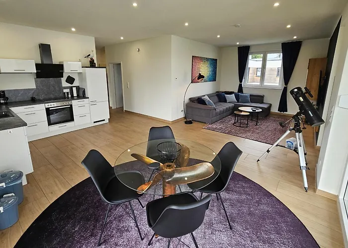 Sonnendeck - Mit Dachterrasse, Seeblick, Parkplatz, Fahrradschuppen, King-size Bett - Seenah Relaxen Apartment Schwerin (Mecklenburg-Vorpommern)
